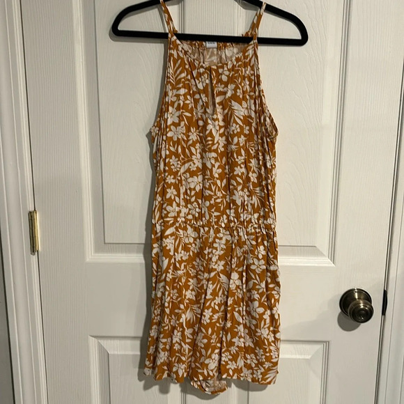 Old navy romper - Picture 1 of 3